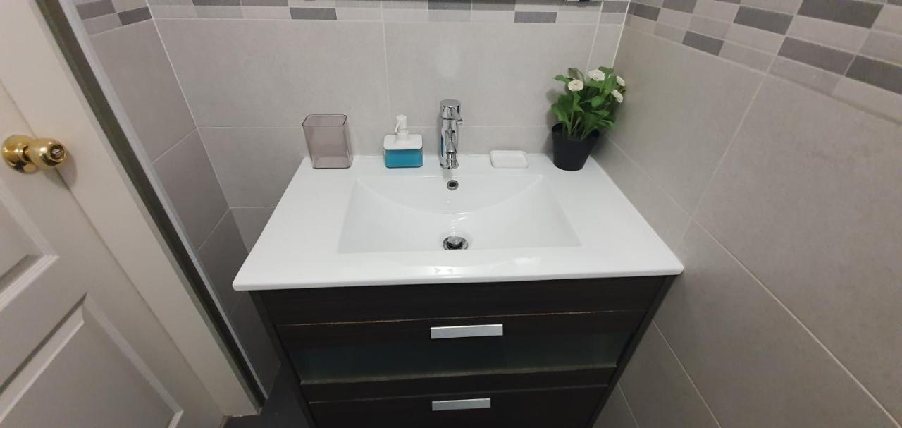 APARTAMENTS B O D CoLLBLANC L'Hospitalet de Llobregat Exterior foto